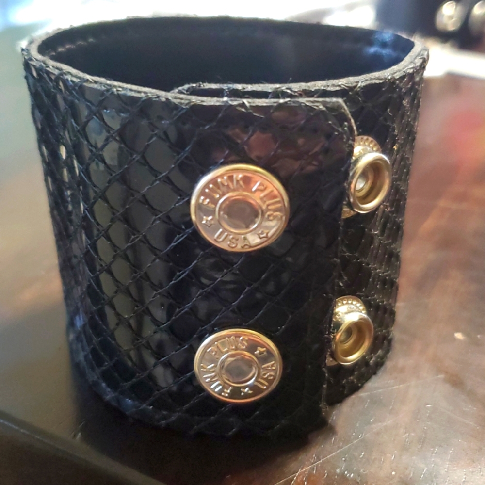 Funk Plus Cuff Bracelet Black Fishnet